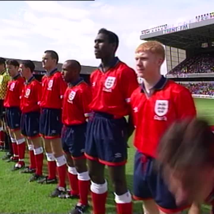 England became EURO Under-18 champions today in 1993 🏴 Team ✍️ Chris Day Gary Neville Sol Campbell Chris Casper Kevin Sharp Mark Tinkler Darren Caskey Paul Scholes Robbie Fowler Julian Joachim Kevin Gallen Fowler was tournament top scorer ⚽️