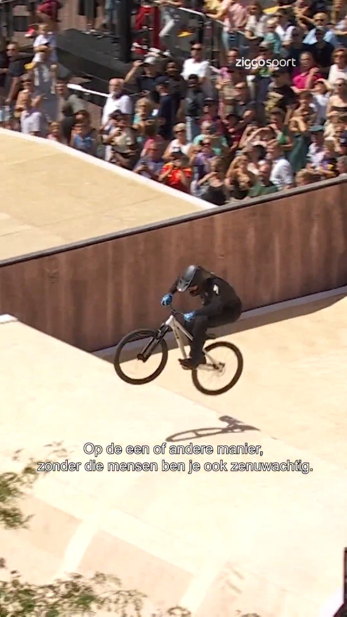𝐖𝐎𝐖, 𝐉𝐄𝐅𝐅! 🤯🔥 Jeffrey Hoogland dropt na maanden voorbereiding deze bizarre run op de Red Bull District Ride. 🚴💥 🚲 RED BULL DISTRICT RIDE ⏰ Vanaf 17:35 uur 📺 Ziggo Sport 1 #ZiggoSport #RedBullDistrictRide #JeffreyHoogland