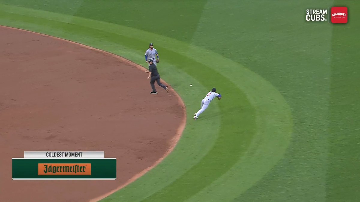 The dive AND the heads-up throw 😮‍💨 A spectacular play from Nico Hoerner!