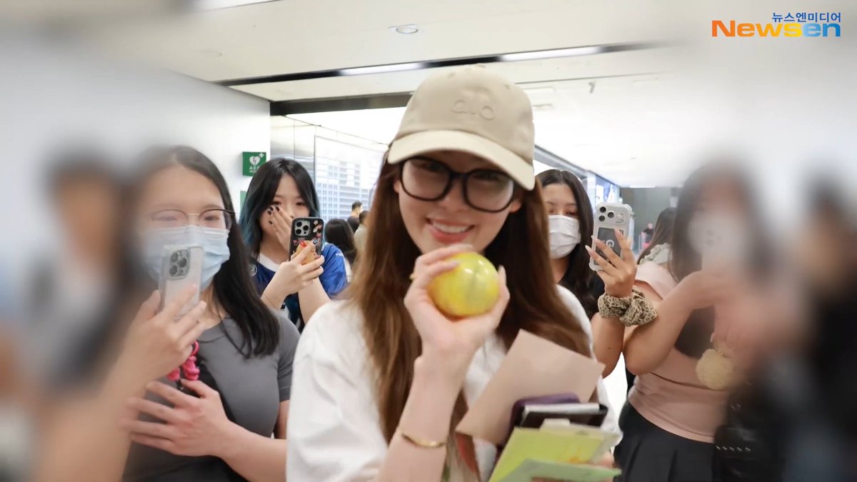 SANA has arrived back in Korea from Japan after the ReFa and Haagen-Dazs schedules.