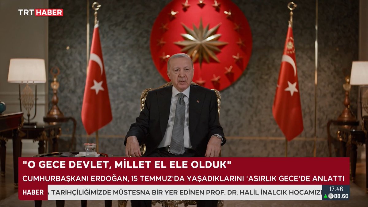 Cumhurbaşkanı Erdoğan'ın dik duruşu, 15 Temmuz hain darbe girişimine karşı dönüm noktasıydı. Cumhurbaşkanı Erdoğan, o gece yaşadıklarını TRT'nin yeni dizisi Asırlık Gece'de anlattı. 📌“İki rekat namaz kıldım, ailemle helalleştim, kazanan millet oldu.”