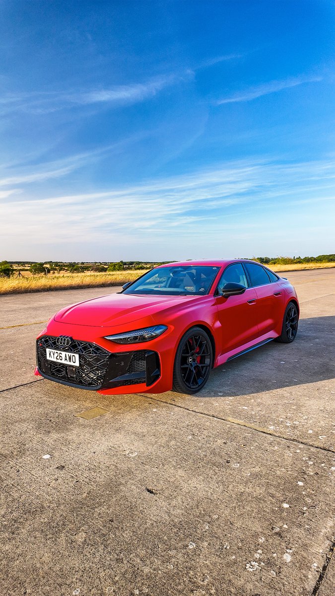 The new Audi RS5 comes with plenty of extra space under the bonnet for your items, they always seem to get quite hot for some reason, though 🤔