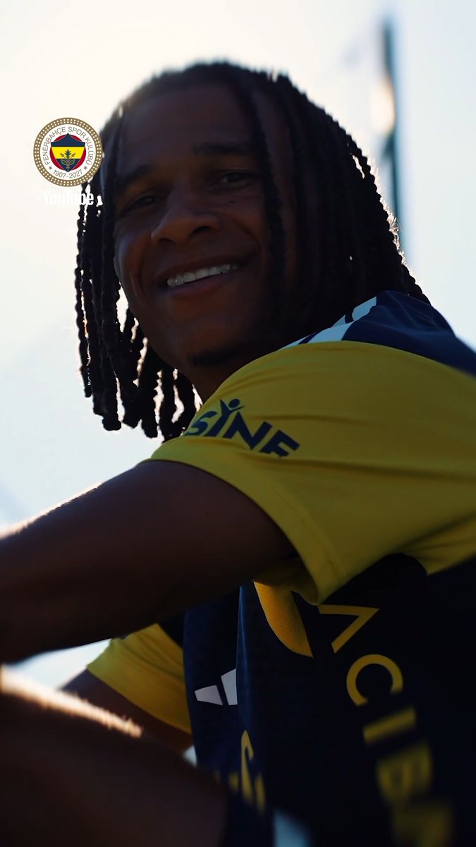 Nathan Ake ile Soru Cevap ve Fenerbahçe Marşı! 🎹💛💙 Şimdi Fenerbahçe YouTube’da. 🔗