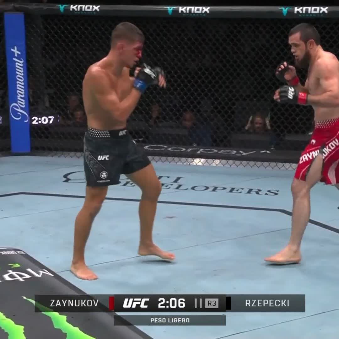 Wooow se comió la planta del pie con esa patada 😱 #UFCAbuDhabi | #InAbuDhabi | Abu Dhabi Calendar | Visit Abu Dhabi
