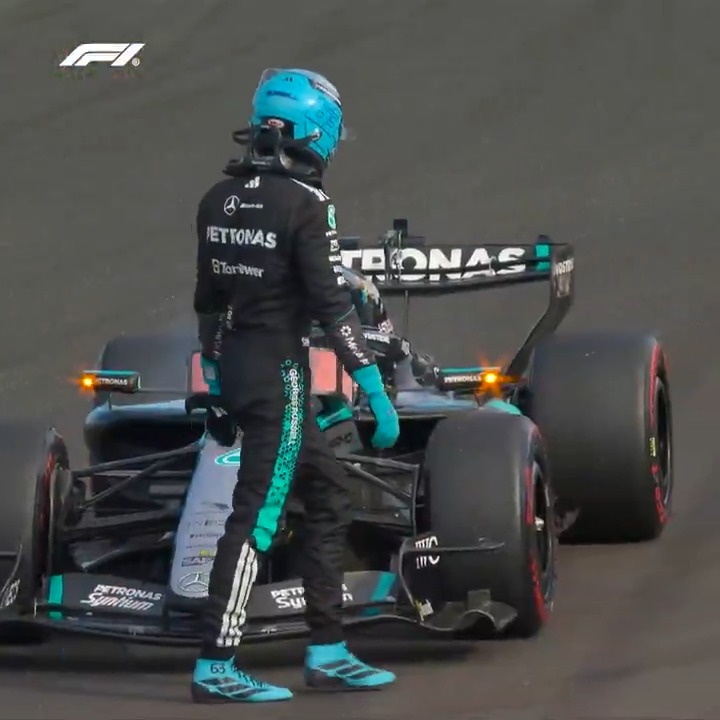 Verstappen spinning, Russell stopping on track, Lewis parking at the P1 board! It was a chaotic end to qualifying 😮 #F1 #HungarianGP