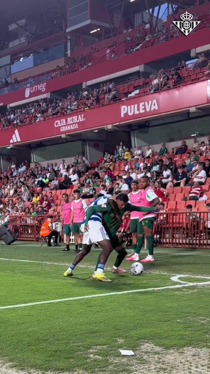 75’ | Aquí se lucha hasta el final. 🔴⚪ 1-0 💚🤍 #DíaDeBetis #GranadaRealBetis