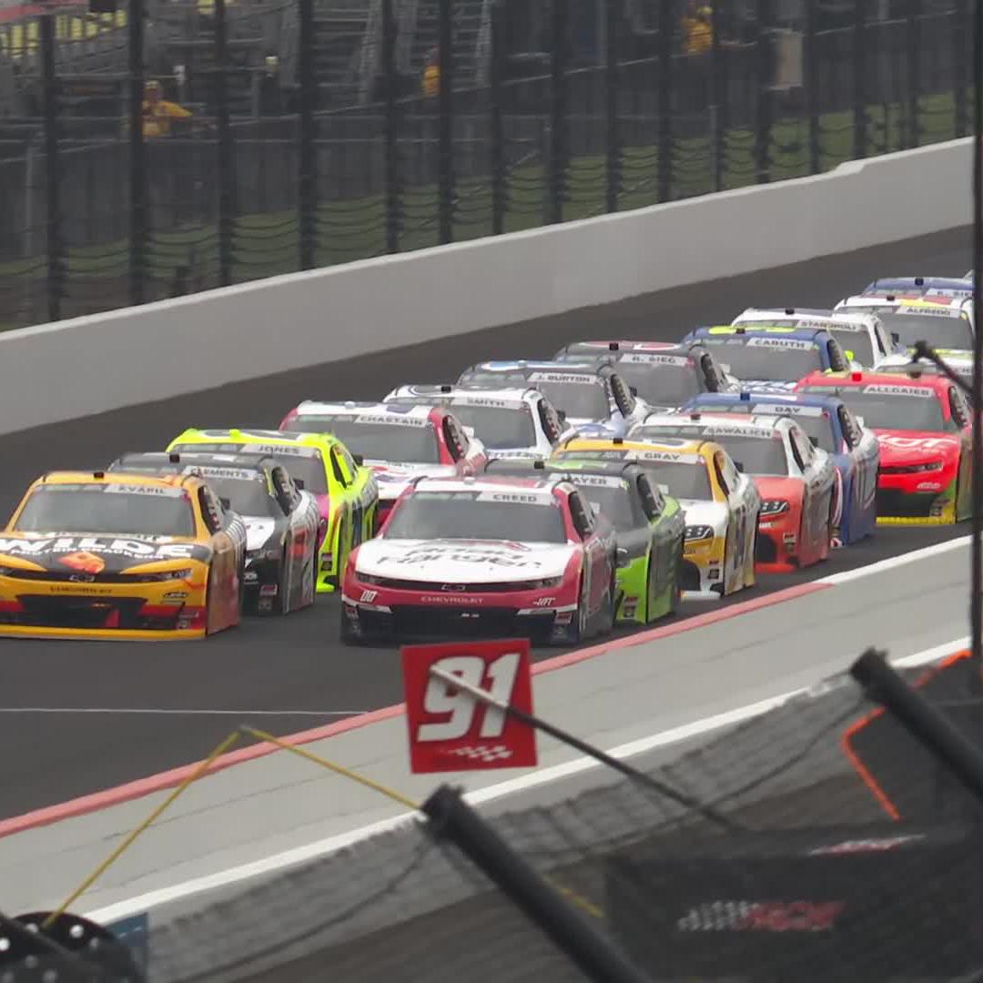 A date with the Yard of Bricks is on the line! 🧱 The green flag is out at Indianapolis Motor Speedway, live on The CW Sports.