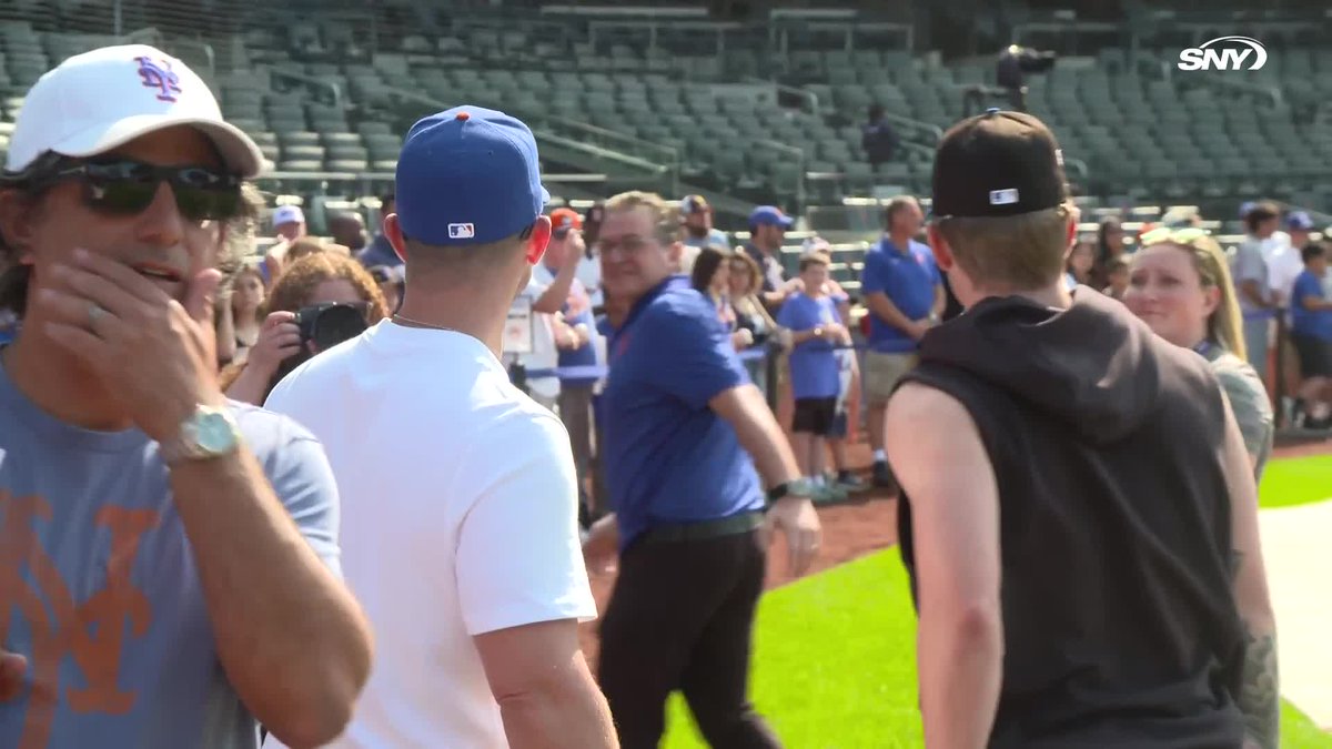 A.J. Ewing chats with David Wright
