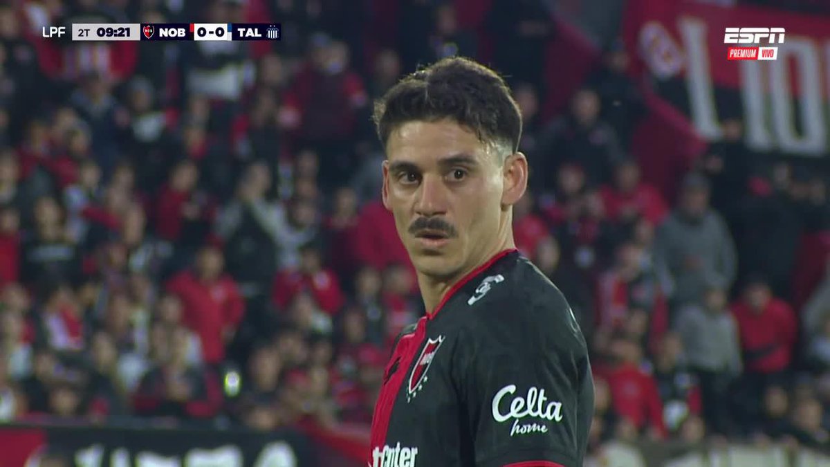 ¡PARADINHA Y A FESTEJAR! El Zorro Cóccaro la puso contra un palo y anotó el 1-0 de Newell’s vs. Talleres en el #TorneoClausura. 📺 ESPN Premium | Suscribite al Pack Fútbol en