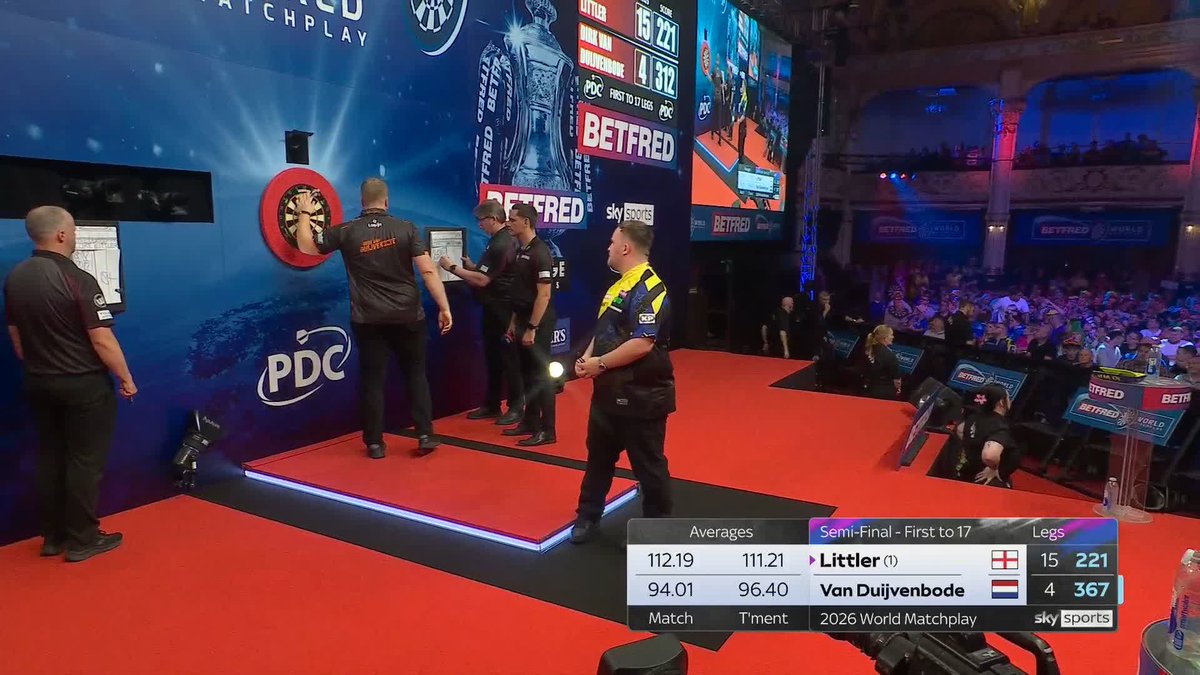 LITTLER ONE AWAY! It's yet ANOTHER 11-darter from Luke Littler! The world number one is refusing to relent here, increasing his lead to 16-4 with an average of over 112! 📺 #MatchplayDarts