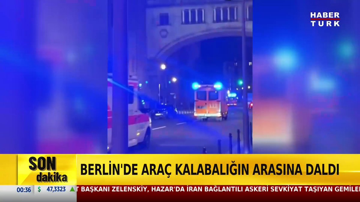 #SONDAKİKA - Berlin'de araç kalabalığın arasına daldı