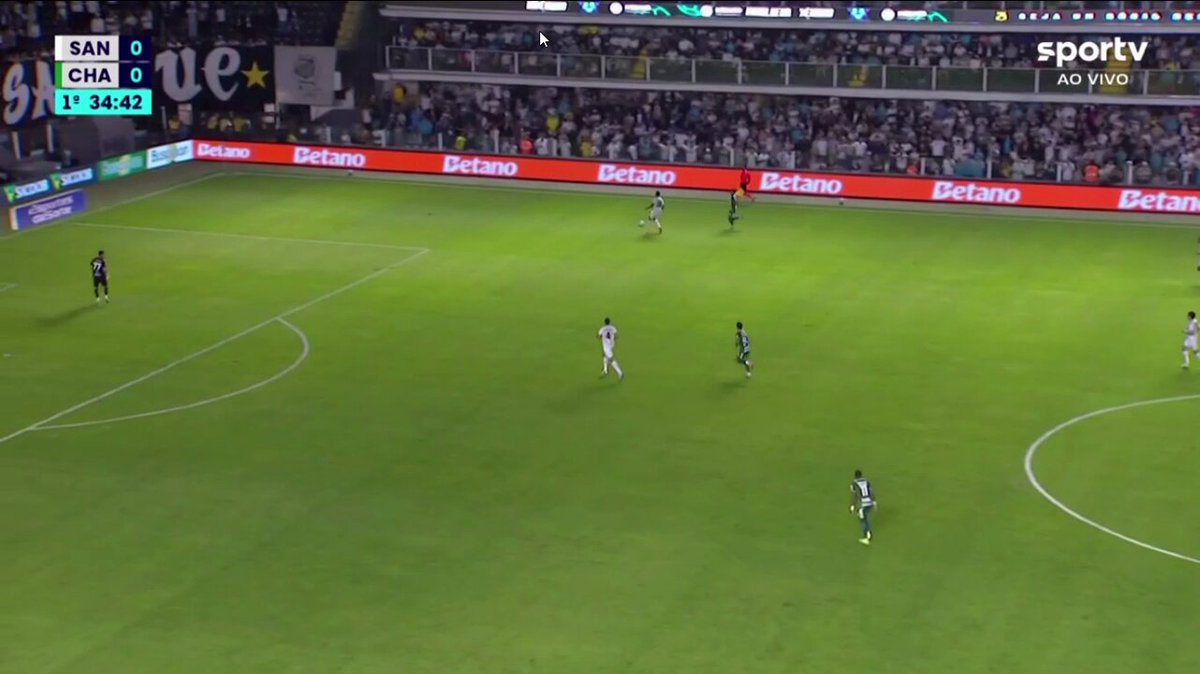 Hace meses, Santos lo intenta. Con Neymar, sin él, con mejores actuaciones y otras no tanto, pero con una intención de generar encuentros, sociedades y combinaciones que no sean evidenciadas en el apuro o apremio, sino en el ritmo y la cadencia. Golazo.