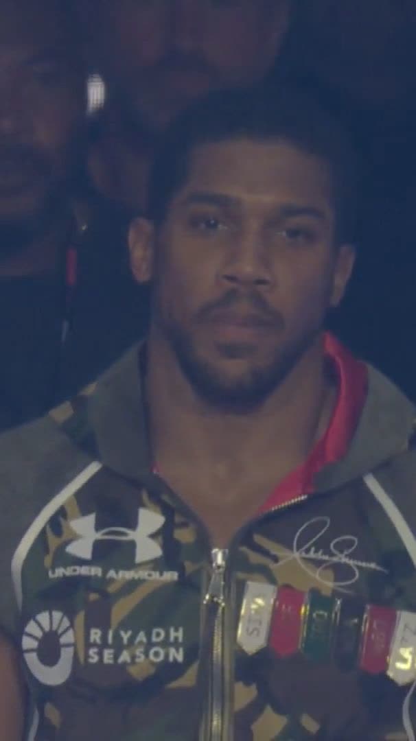 HERE COMES AJ! 🙌 #JoshuaPrenga live on DAZN Boxing