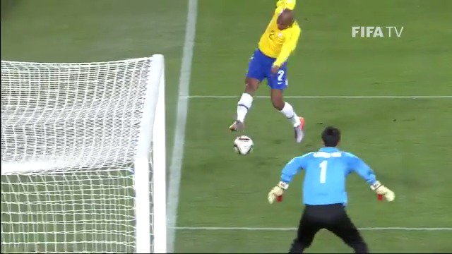 🥳 Happy birthday to Maicon, who turns 45 today. 🇧🇷 Yes or no, did he mean this goal?