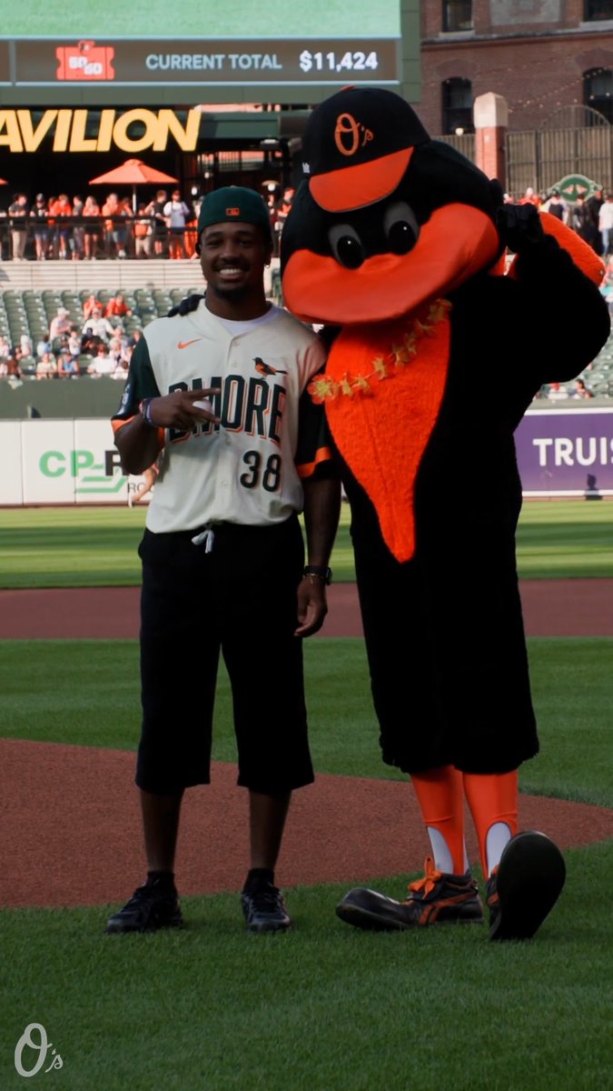 .Baltimore Ravens DB Keyon Martin threw out tonight's ceremonial first pitch! 👐 #RavensFlock x #Birdland