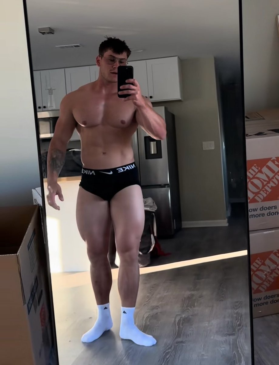 Yes, I am huge, and you are just a tiny ant compared to me. 💪🏻🤨