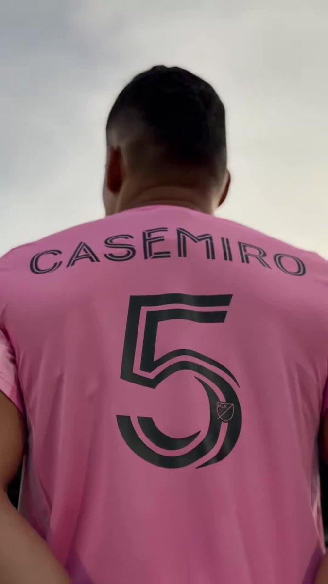 DEBUT EN LA #MLS: Casemiro, con la 5 en la espalda, fue titular en el triunfo 1-0 de Inter Miami a CF Montreal. 📹 Inter Miami CF 📺 Major League Soccer on Apple