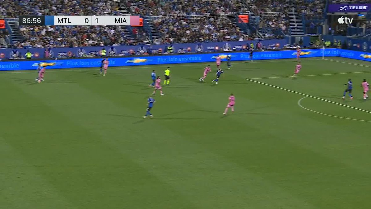CON DEDICATORIA PARA BERTERAME 🩷 Luis Suárez marcó a lo Panenka y se lo dedicó a Germán después de que salió en ambulancia por un choque de cabezas. (vía MLS en Apple)