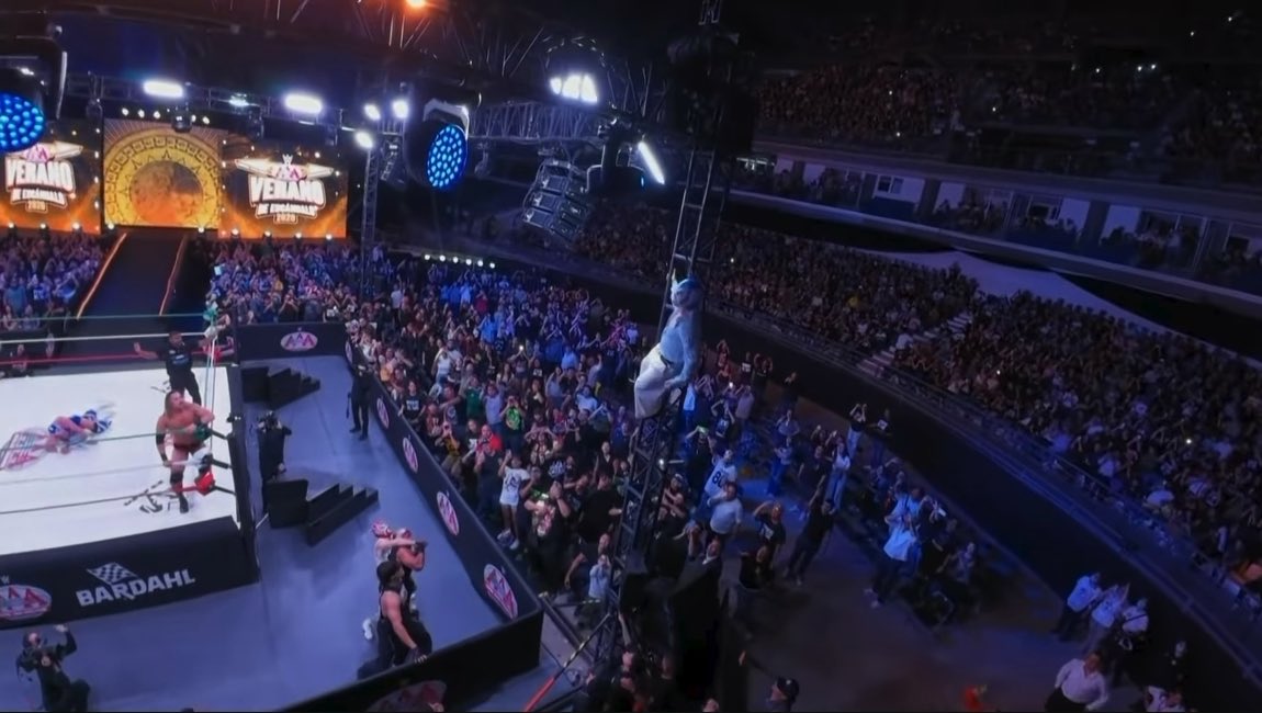 BRAVO AMERICANO FROM 20 FEET IN THE AIR OH MY GOD #AAAVeranoDeEscandalo