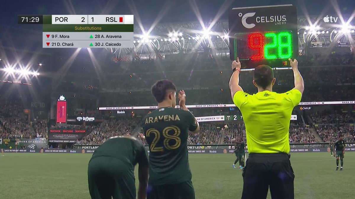 🥹 Todo el estadio aplaudiendo la salida de Felipe Mora, quien jugó su último partido en Portland Timbers. 🇨🇱 El chileno se metió en el corazón de la afición.