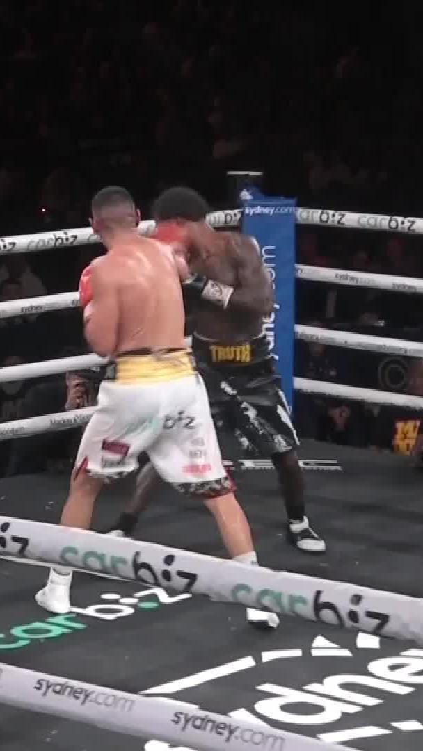 .Tim Tszyu finding a hole and capitalizing with his hand in RD9. #SpenceTszyu