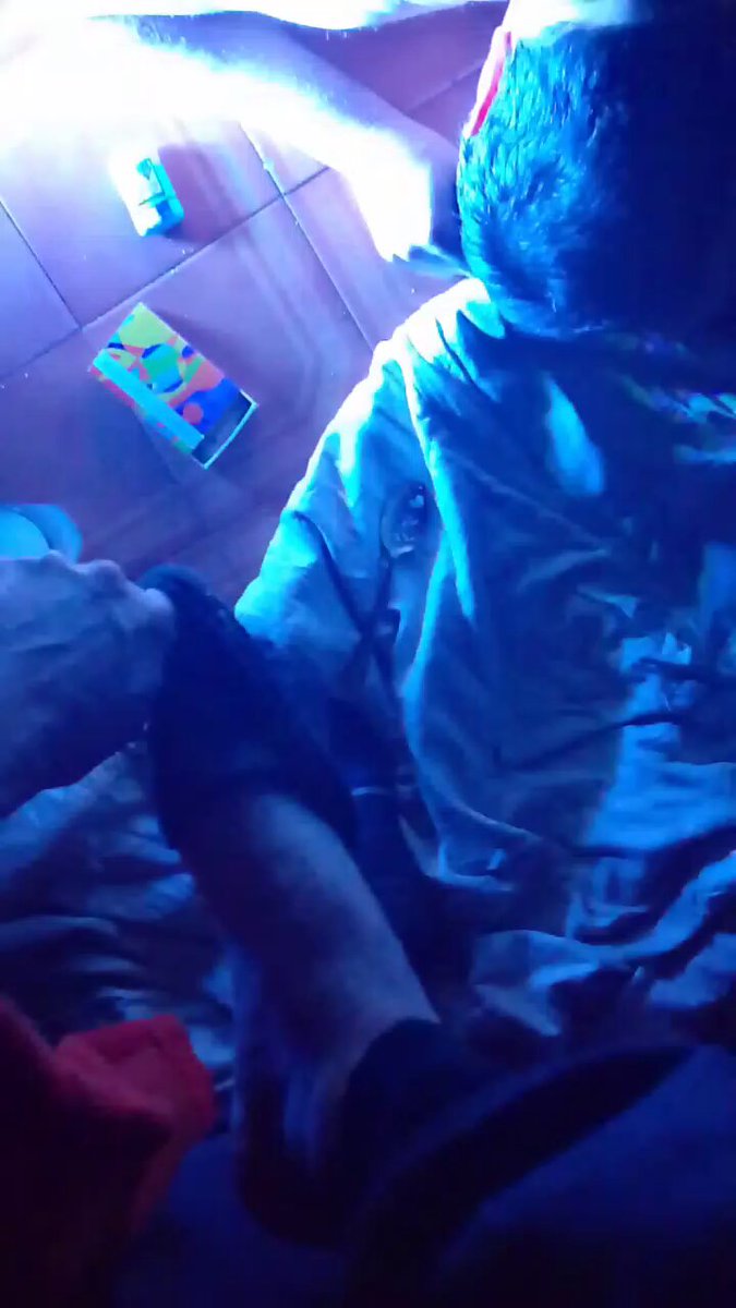 LA PUTA QUEDÓ CON SUS FANTASMAS violandole el orto con una pija de goma. Fumó crack y la dejé sola en la habitación. Tendrá miedo o estará bien trola? #PrácticasSexuales #morbopúblico #Esclavitud #Findom Se asustó y bajó. Le tiene miedo a la oscuridad. Vino a buscar pija #Findom