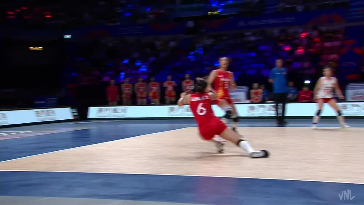 #VNL2026: 🇮🇹 NERVINI KEEPS ITALY IN FRONT! 🔥 Stella Nervini finds the floor as Italy 🇮🇹 work to stay ahead of China 🇨🇳 in Set 3. 📺 LIVE NOW on VBTV: 🏐 #BePartOfTheGame #Volleyball #VNLFinals