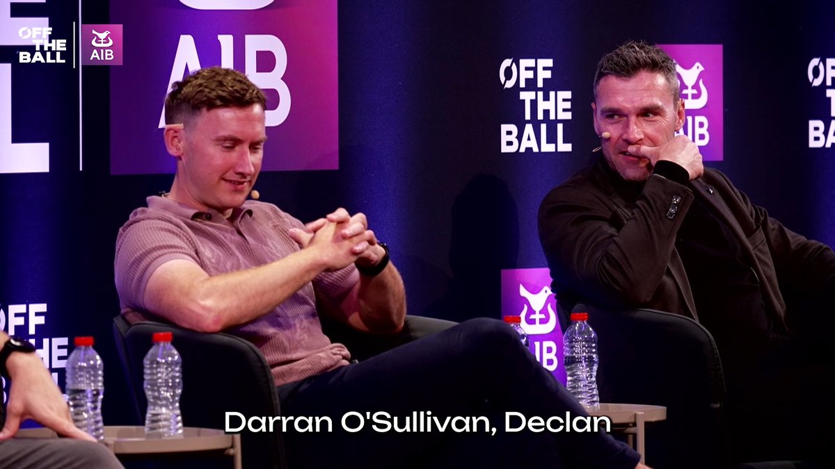 🗣️ 'Who's ahead of you?' 🗣️ 'I said: Gooch, Donaghy, Darran O'Sullivan, Declan O'Sullivan, Donnchadh Walsh, Galvin...' 🗣️ 'He goes: Right, you're better than all them!' 😂 Kerry legend James O'Donoghue recalls this brilliant story of how a club and county legend, Johnny Culloty would plámás him to build his confidence when he started out with the Kerry senior team! | #GAA Off The Ball's All Ireland Final Roadshow with AIB_GAA | #ForTheLifeYoureAfter