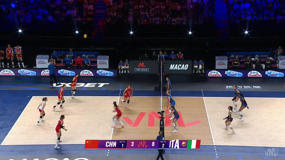 #VNL2026: 🇮🇹 FAHR IS UNSTOPPABLE IN SET 4! 🔥 Sarah Fahr keeps finding the floor as Italy 🇮🇹 move closer to closing out the third place match against China 🇨🇳. 📺 LIVE NOW on VBTV: 🏐 #BePartOfTheGame #Volleyball #VNLFinals
