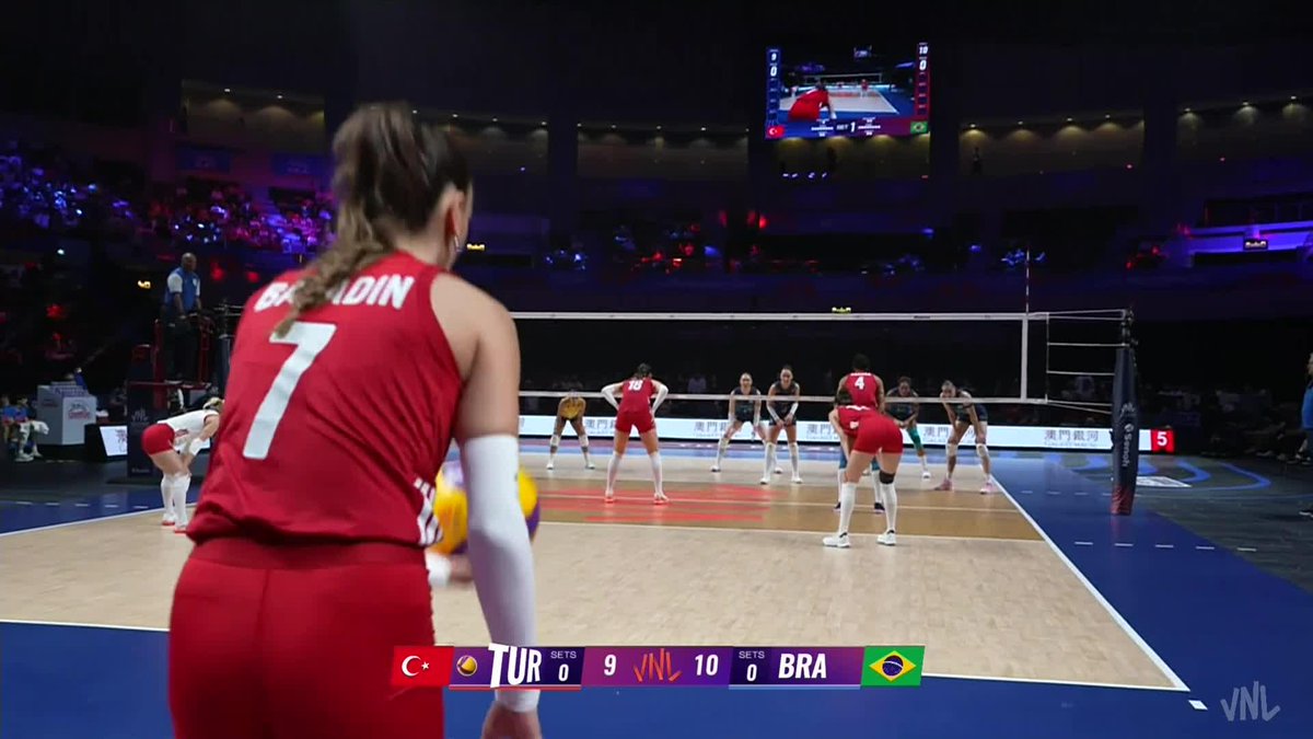 #VNL2026 A TIGHT BATTLE RIGHT FROM THE START! 🔥 Who are you rooting for? Brazil 🇧🇷 or Türkiye 🇹🇷? 📺 Watch LIVE on VBTV: 🏐 #BePartOfTheGame #Volleyball