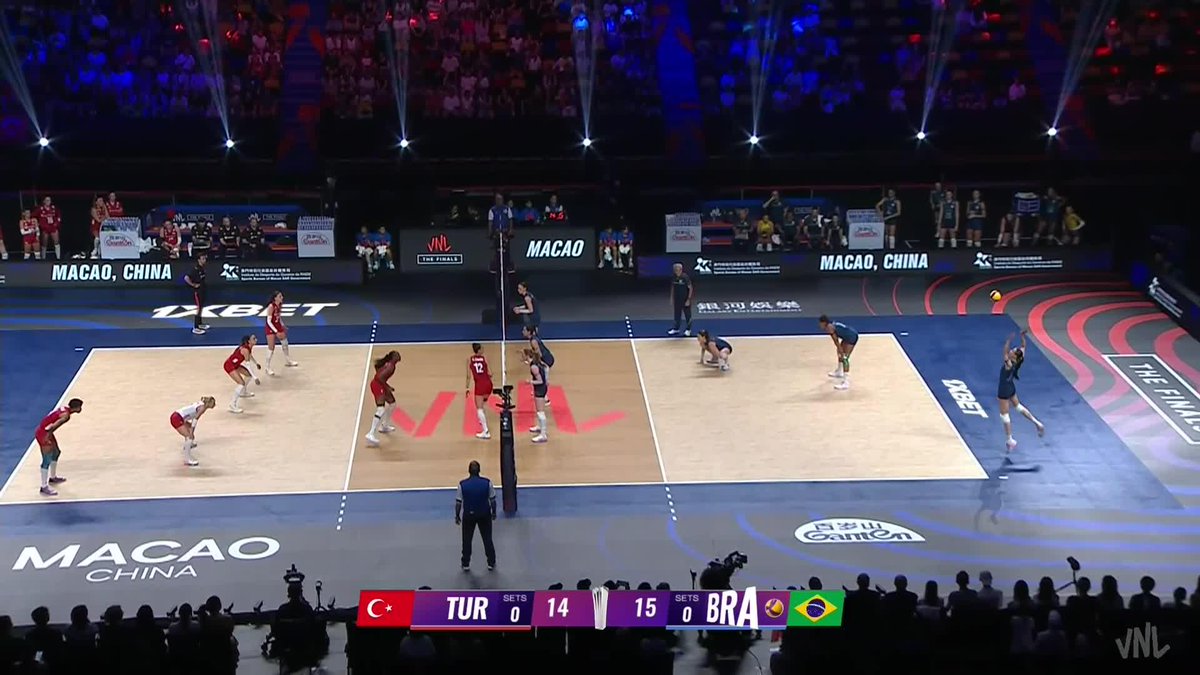 #VNL2026 WHAT A RALLY! 🔥 Brazil 🇧🇷 is pushing hard! 📺 Watch LIVE on VBTV: 🏐 #BePartOfTheGame #Volleyball
