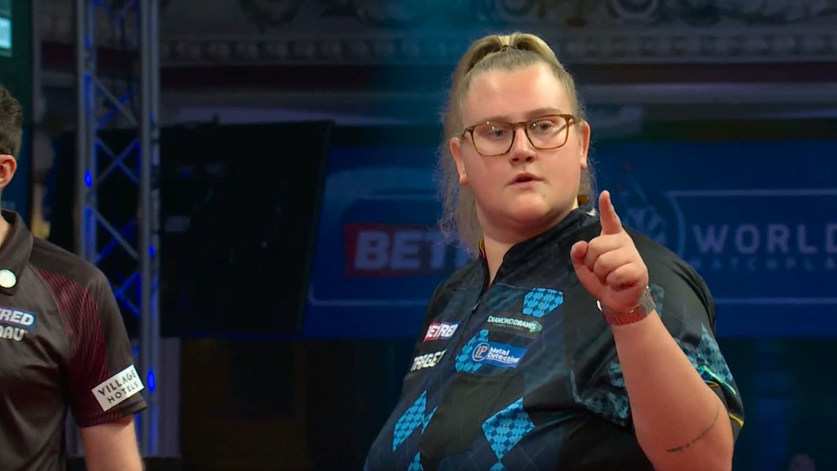 WHAT A START! Now THAT is a statement! Beau Greaves produces a magical 148 checkout to open her account against Kirsi Viinikainen! 📺 #WomensMatchplay