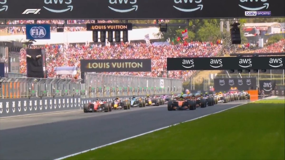 ✨ Piastri, 2 sıra yükselerek liderliği aldı 👀 Leclerc, 3 sıra kaybetti 🇭🇺 Hungaroring'de nefes kesen start anı! #F1 📺 #beINSPORTS 4