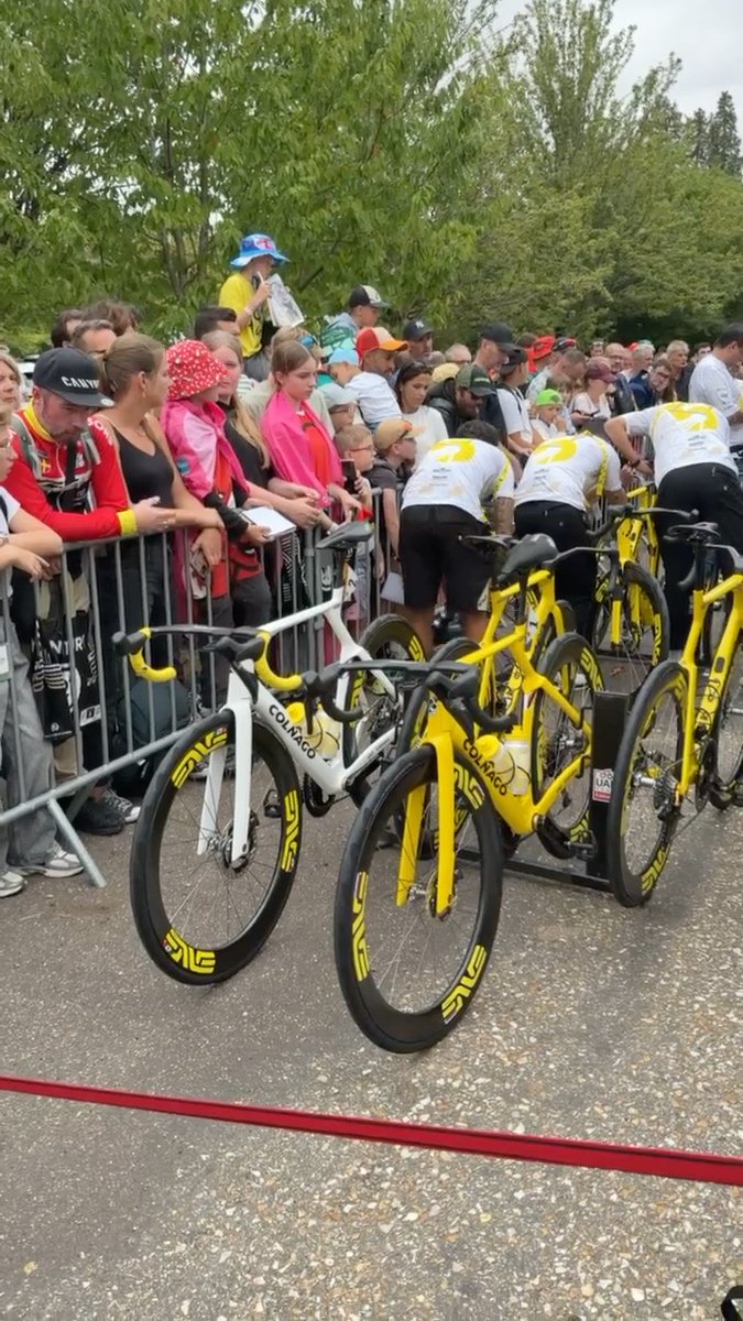 Stunning 😍 UAE showing off their custom white and yellow bikes to honour the jerseys of Tadej Pogacar and Isaac del Toro 🤍💛