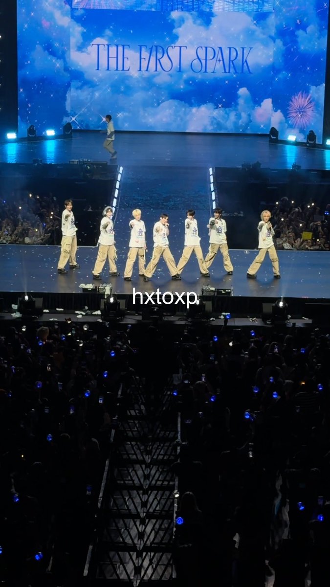 Here’s the second time AHOF performed “Just Say Yes”—the crowd absolutely lost it! 💙😭 As I’m writing this from inside the venue, all the members are in tears during their ending ments. They were overwhelmed by the love and support FOHAs showed throughout the concert. It’s such an emotional moment, and one I’ll never forget. Thank you, AHOF, for giving us such an unforgettable night. 🥹✨ #AHOF1stTOUR_MANILA_D2 #THE_FIRST_SPARK #THE_FIRST_SPARK_IN_MANILA #AHOF #아홉