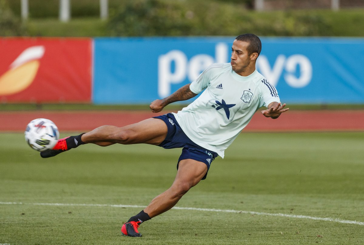 🇪🇸 Thiago Alcântara x Rodri in Spain training back in 2020. Just imagine having the ability to do this.