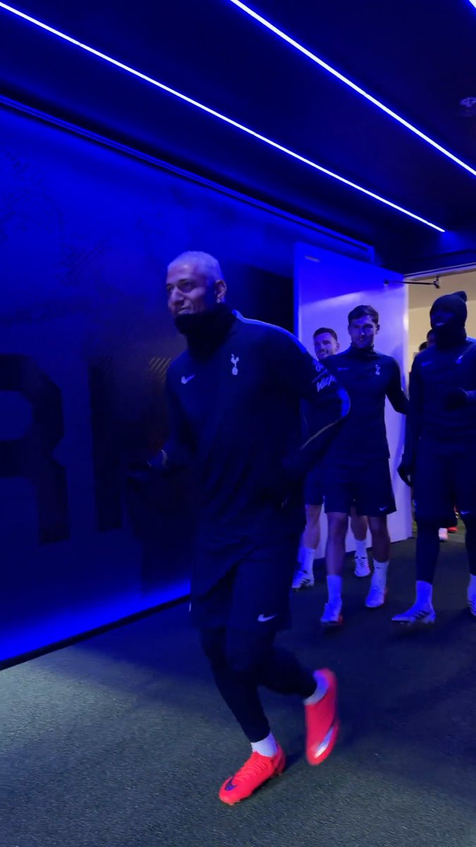 Richarlison thought he was leading Spurs out... but no one followed 😭 (via spursofficial/IG)