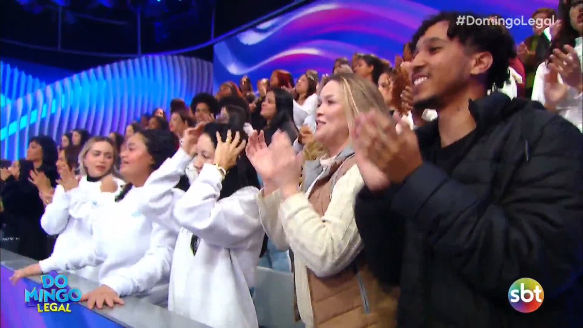 Julliany Souza conta como foi sua trajetória na música. ❤️ Com uma voz tão incrível, dá para acreditar que ela ainda sente vergonha de cantar? Que dom lindo! #DomingoLegal