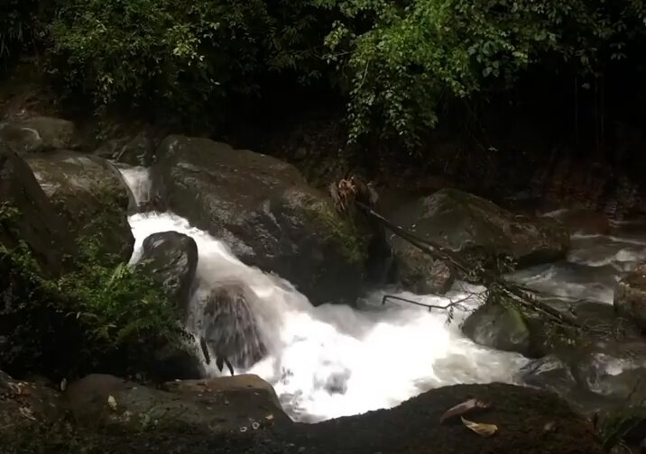 water wouldn’t sound so beautiful without rocks in its way