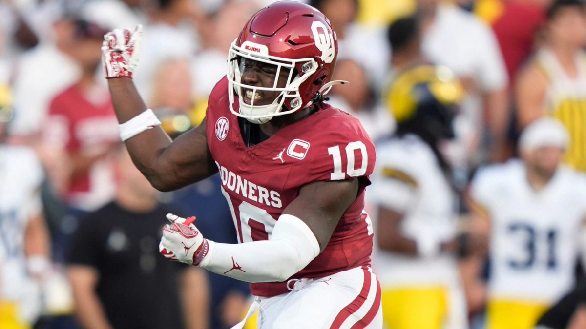 If he was walking down a dark alley at night, and he only had one teammate to watch his back, who would John Mateer select? "Kip Lewis. "Kip during the week is chillin'. "Kip on gameday? Different. It's like, 'Where did you come from?'" Full chat: