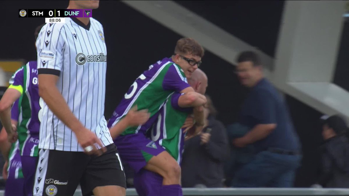 "And Dunfermline are alive again in the #PremierSportsCup!" 🎙️ Chris Kane converts from the spot for a vital late goal for Dunfermline Athletic 🏁