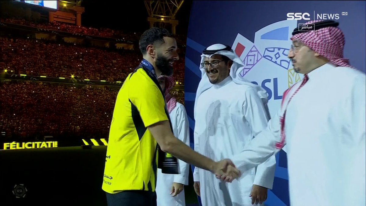 اعدلوا الصف معرسنا حضر وباركو له ، مستحيل أنسى هالتعليق في وقت تتويج الاتحاد بلقب الدوري لدرجة صار ترند بين الناس اللي حديثين زواجات ، اشتقنا ياعميد 😓💛