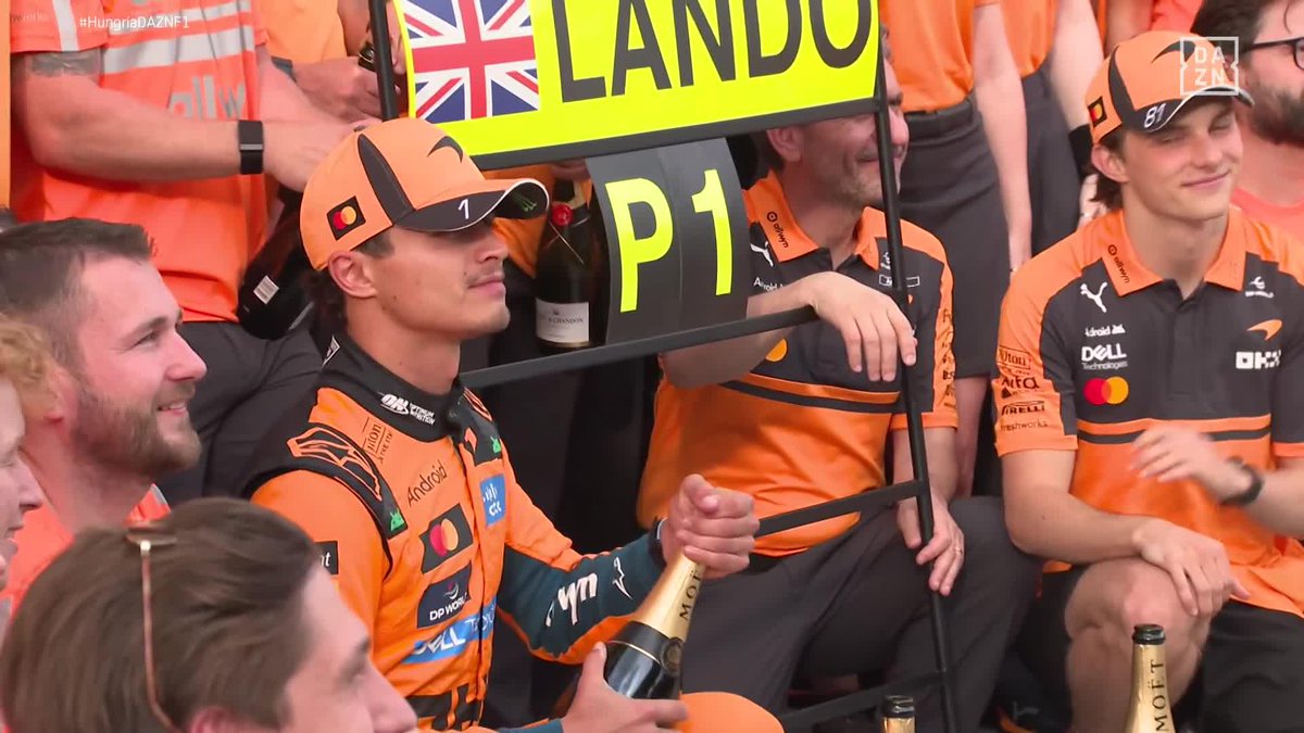 Lo más importante de la celebración de McLaren es que el trofeo ha salido sano y salvo 😂 #HungríaDAZNF1 🇭🇺
