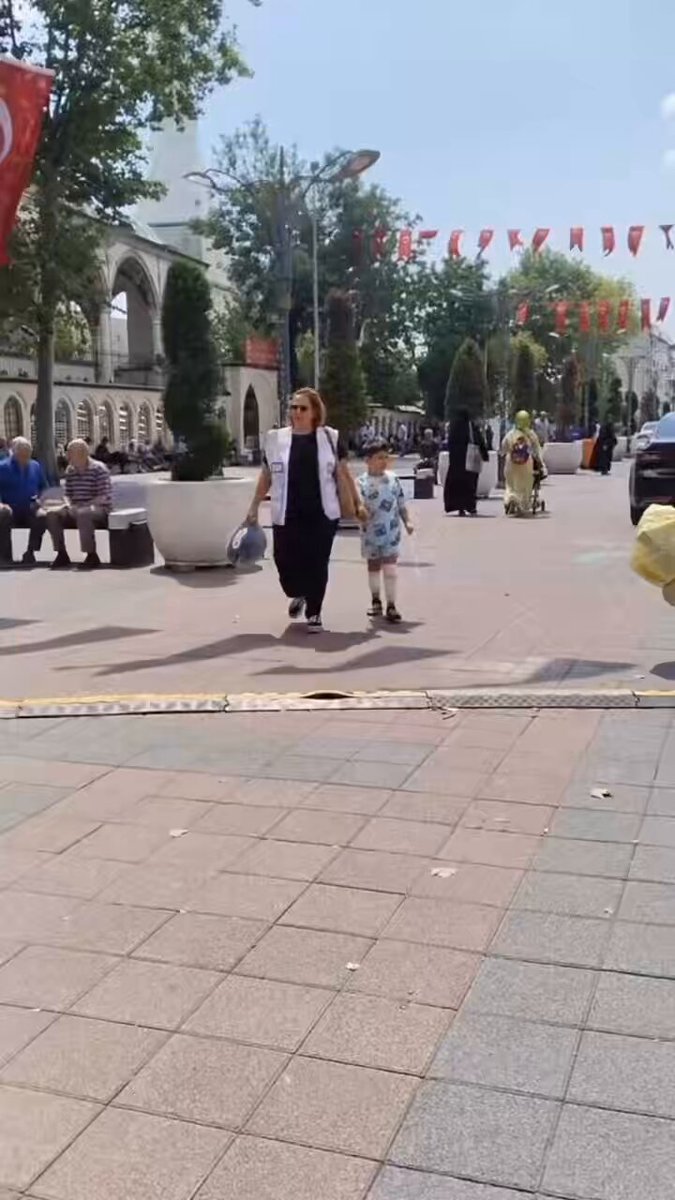 Merak eden arayan soran herkesten Allah razı olsun, dikişlerimiz alınmadı sargılarımız çıkmadı henüz ama Emadderin küçük neferlerinden Çınarım sahalara döndü ✊bir güne hem Avrupa yakası hem Asya yakası çift stant yaptık👊 Büyüksün EMEKLİLİKTE ADALET DERNEĞİ ⚖️ #EmadderSahada