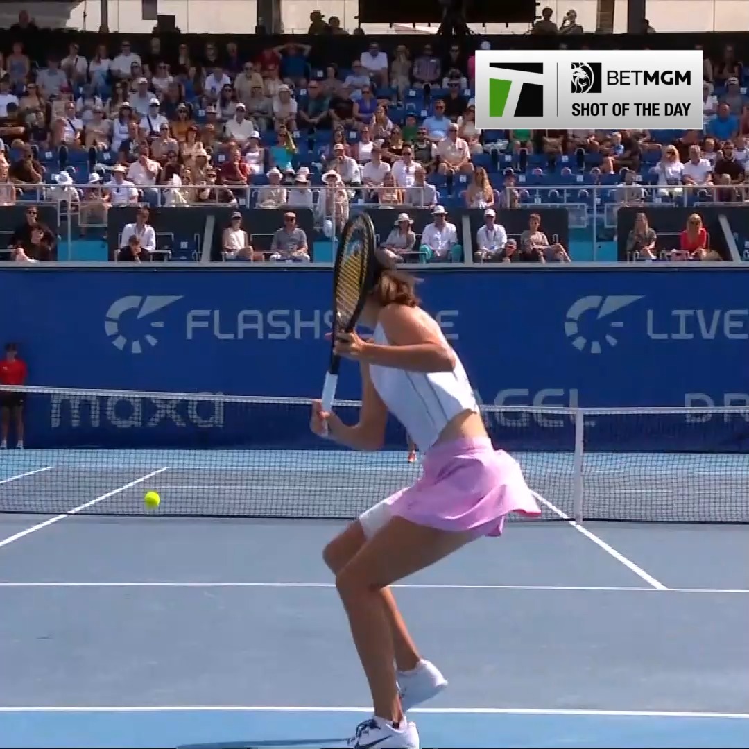 We could get used to seeing this 🙂‍↕️ Lilli Tagger shows off her one-handed backhand for the BetMGM 🦁 shot of the day. #livesportpragueopen