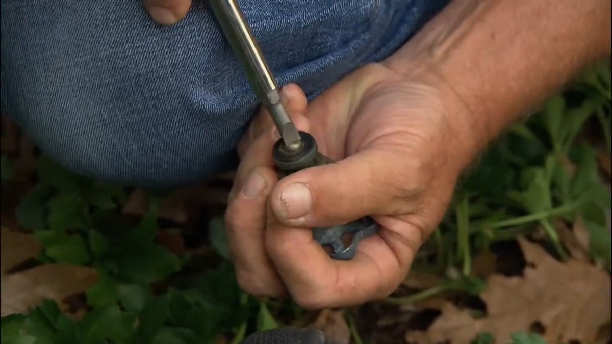 💧 Don't replace it, rebuild it. Richard (@ThisOldPlumber) shows you how to bring a hose spigot back to life so it works the way it should.
