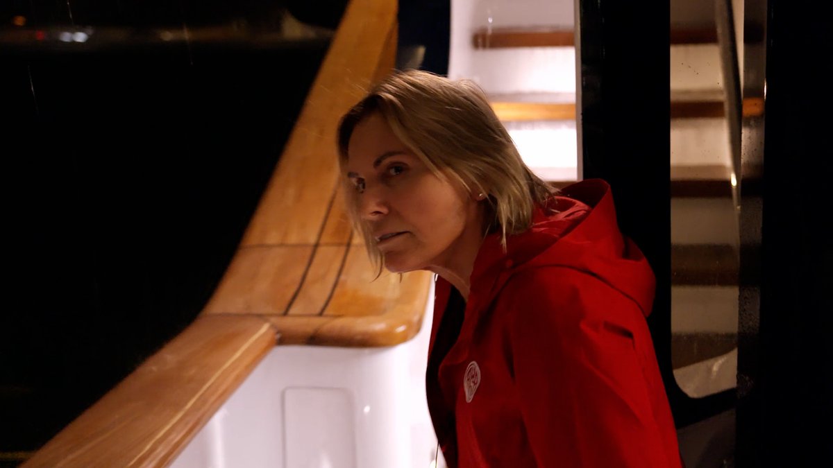 A freak storm tests the deck crew on tomorrow's all-new episode of #BelowDeckMed! 🌊⚡
