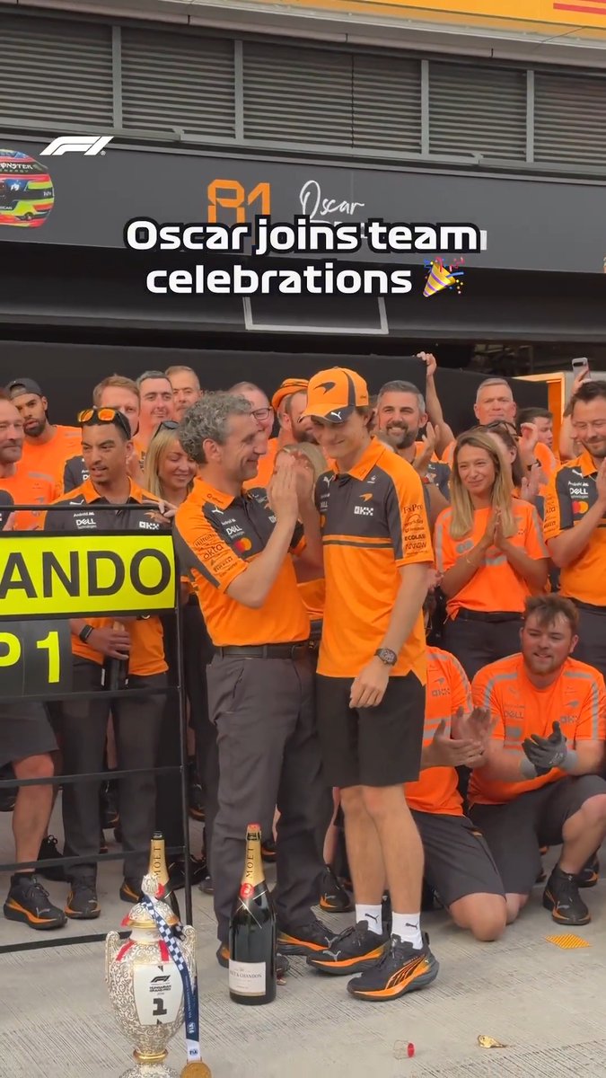 A round of applause for Oscar before Lando's celebrations begin 🙌 #F1 #HungarianGP