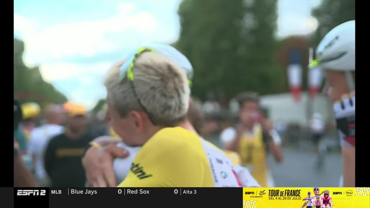 El bromance del Tour de France termina de la mejor manera 🥰 Tadej Pogacar + Isaac del Toro Campeón del Tour + Mejor Joven del Tour