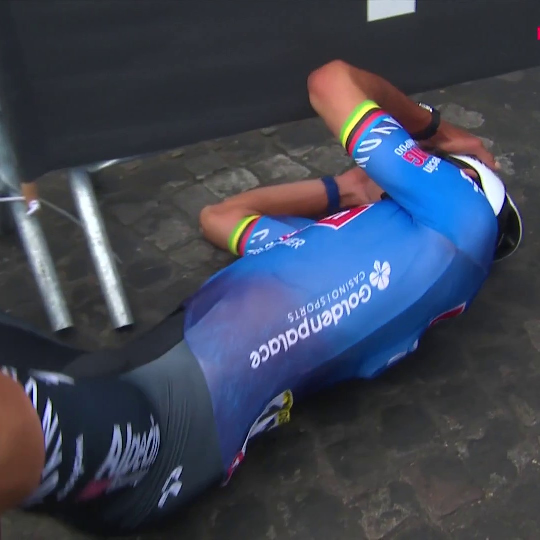 Van der Poel au bout de l'effort, l'image forte de l'arrivée 👏